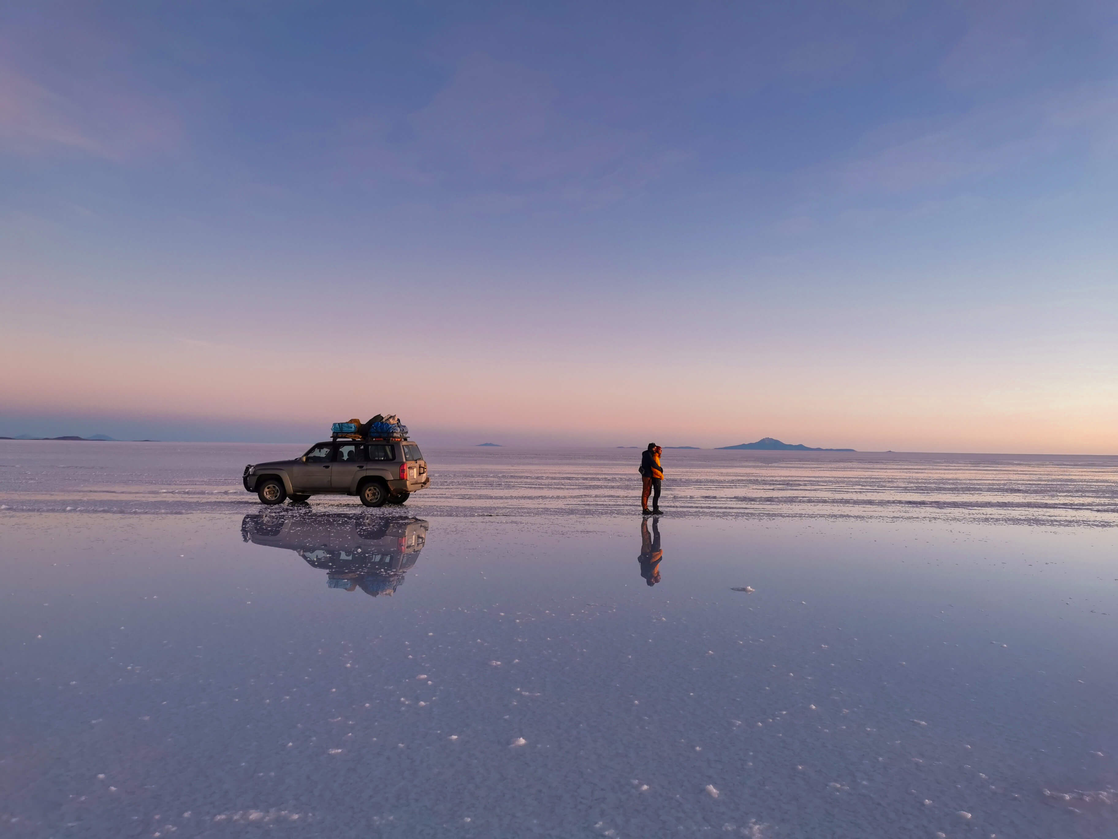 Salar d'Uyuni en Bolivie au coucher du soleil